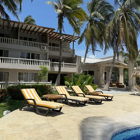 Playa Palmeras Beach Resort